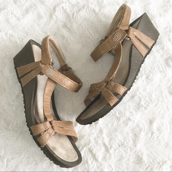 teva heel sandals